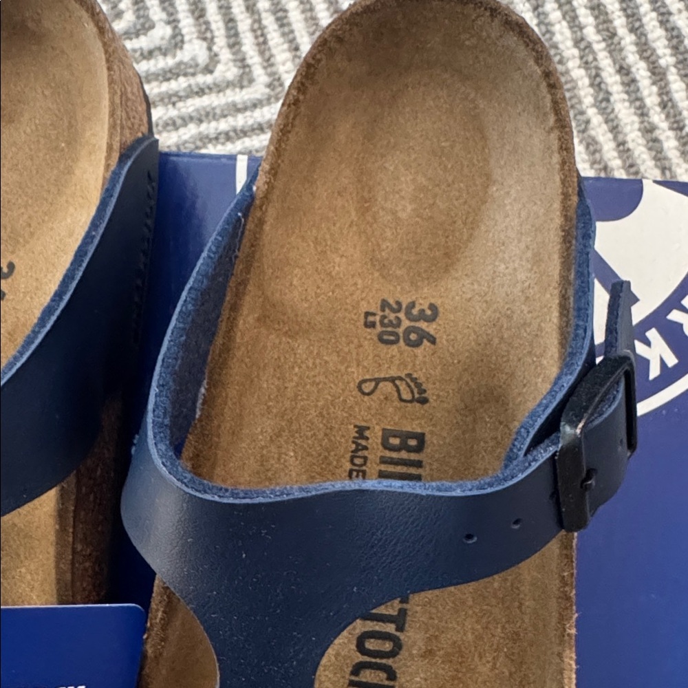 Birkenstock Gizeh Sandals - Picture 4 of 6